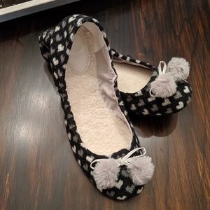 Cute Fuzzy pom pom slip ons